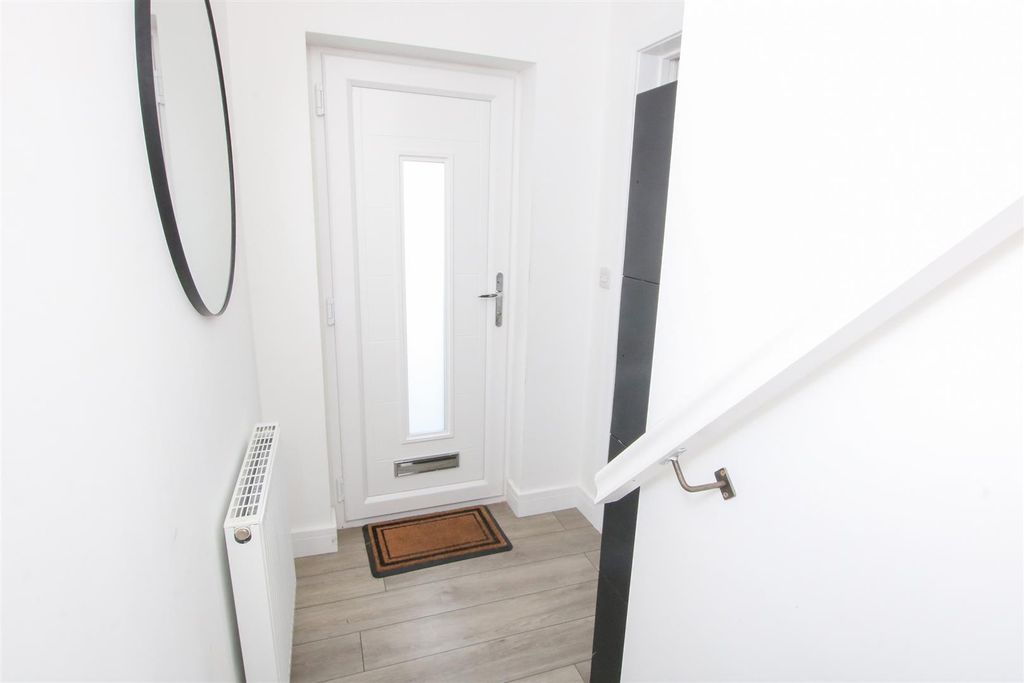 Property photo 1 of 15 Entrance Hall