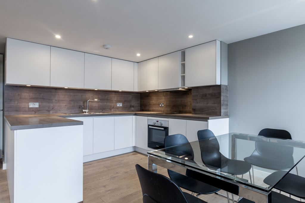 Property photo 3 of 17 Kitchen