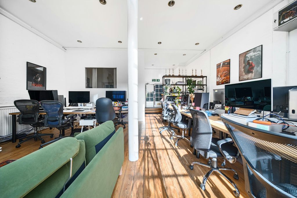 Property photo 1 of 21 13455131968c28A255938Carw1.Jpg