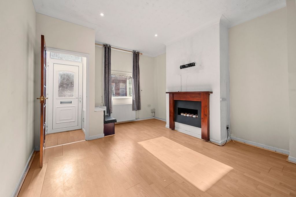 Property photo 3 of 27