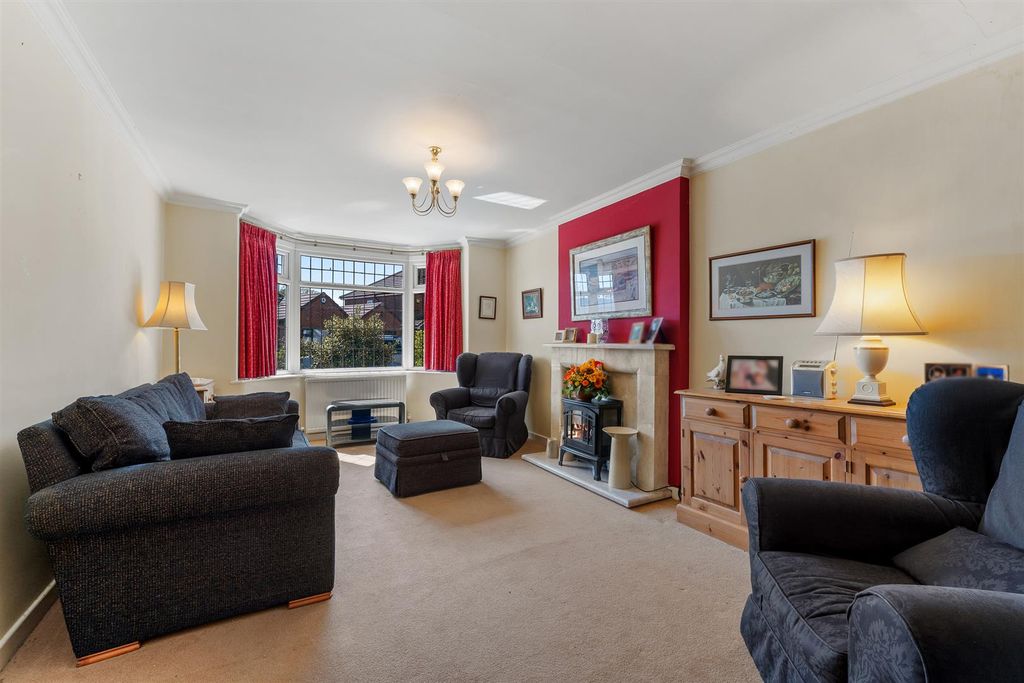 Property photo 2 of 44 Lounge