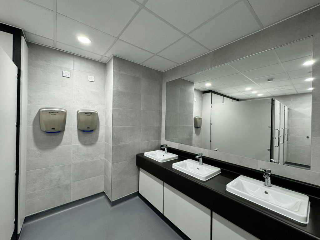 Property photo 2 of 11 Aero WC.Jpeg