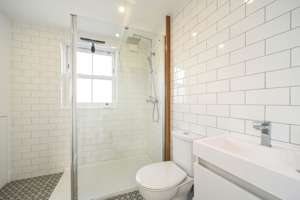 Property photo 2 of 7 Bathroom