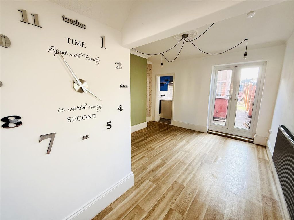Property photo 3 of 21 Dining Room