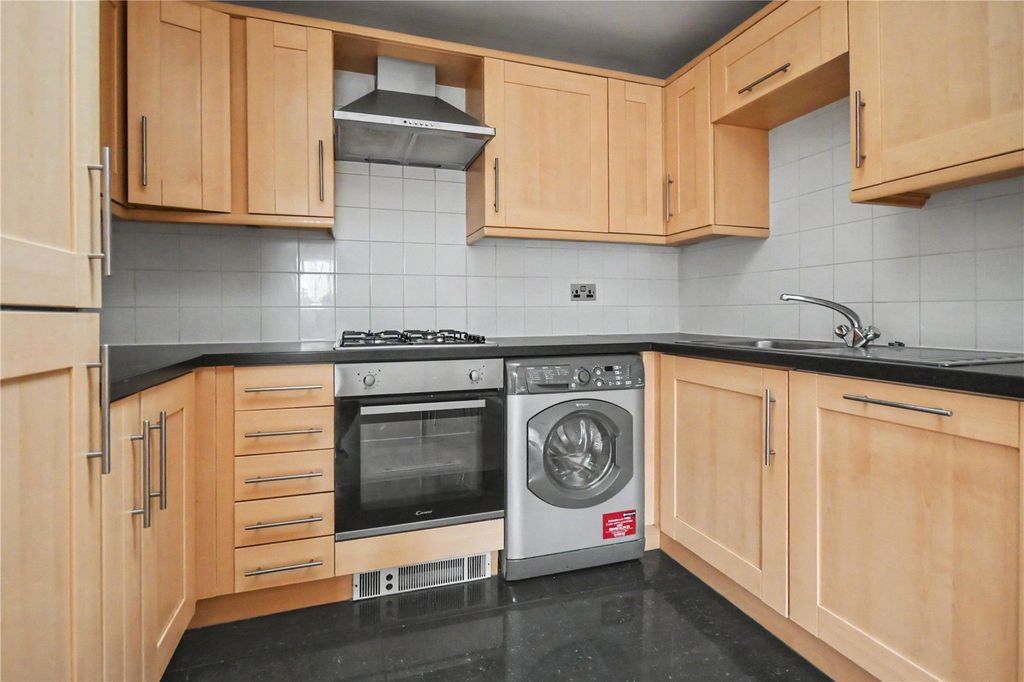 Property photo 2 of 8 Picture No. 18