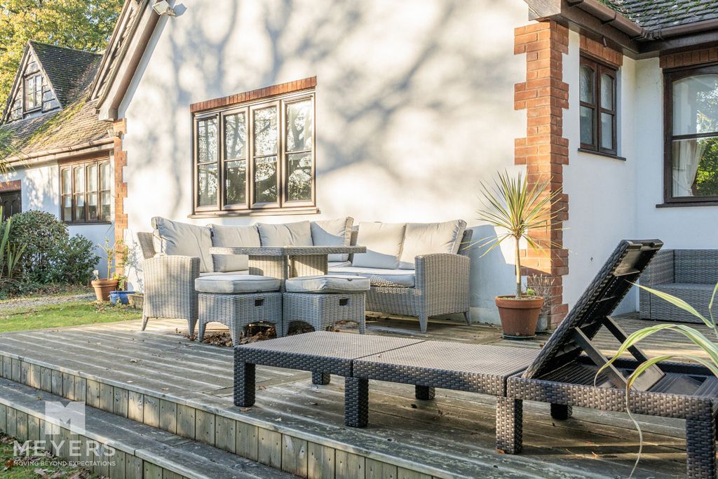 Property photo 2 of 24