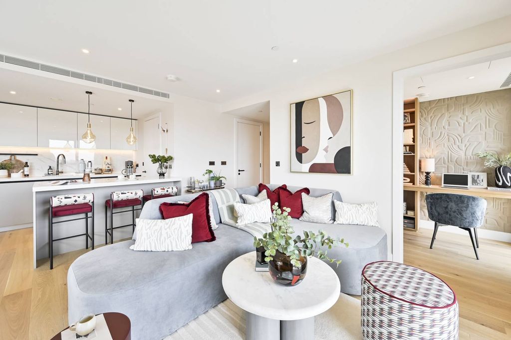 Property photo 3 of 42