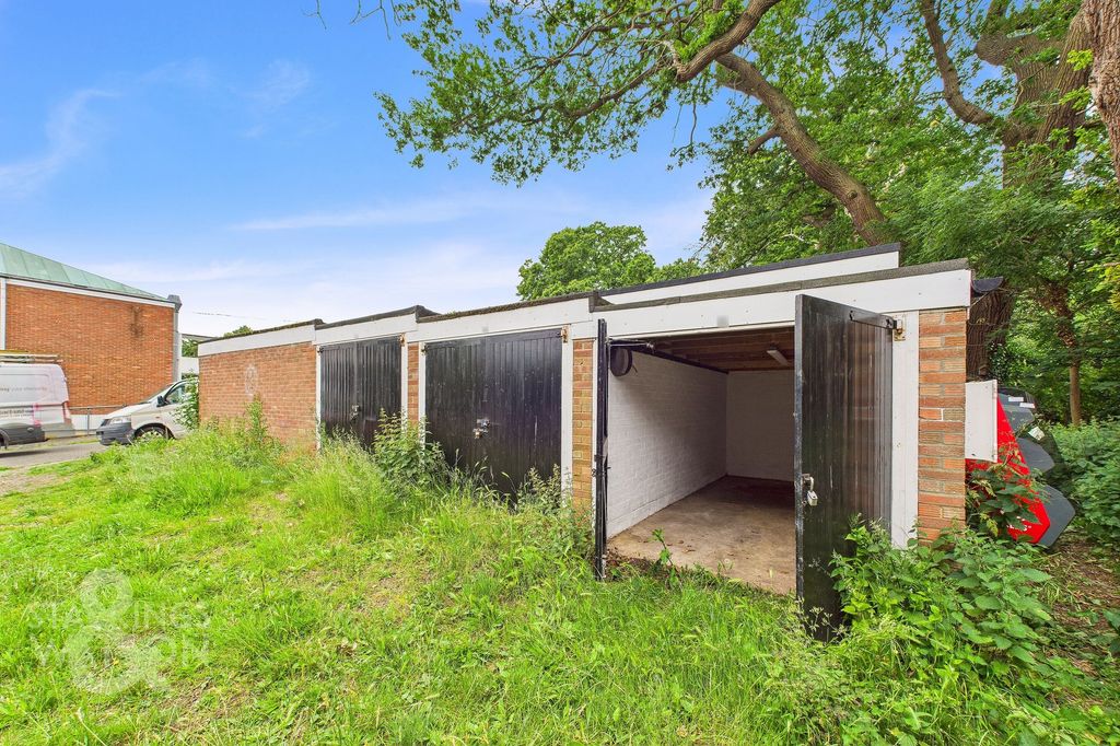Property photo 1 of 4