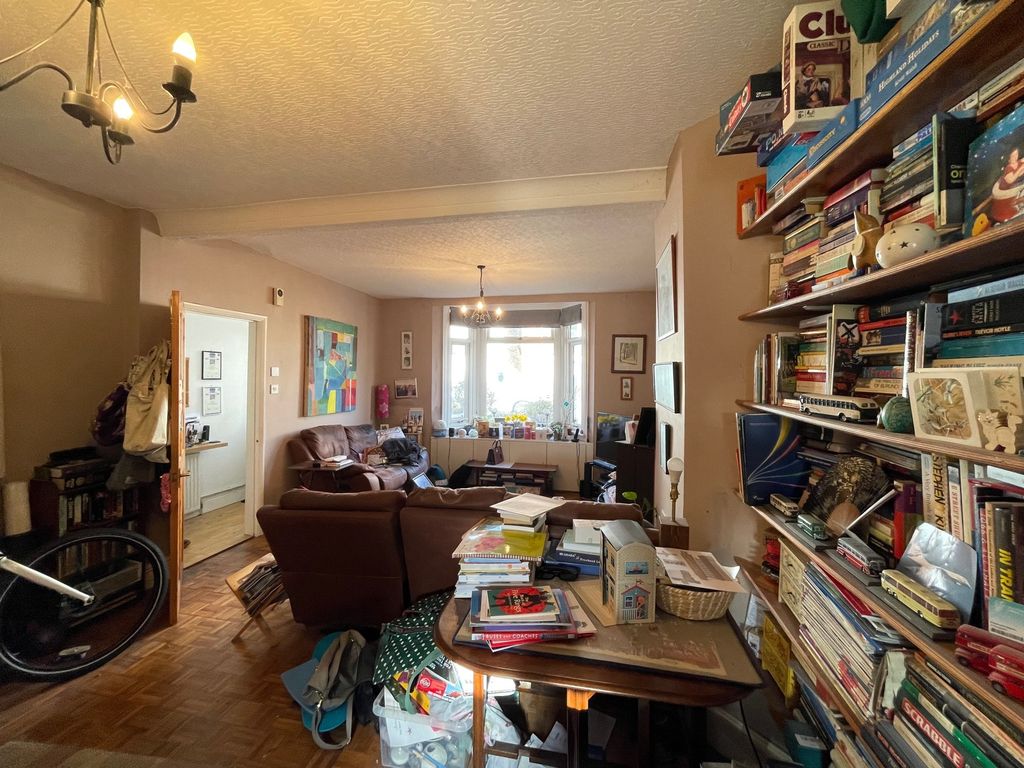 Property photo 3 of 12