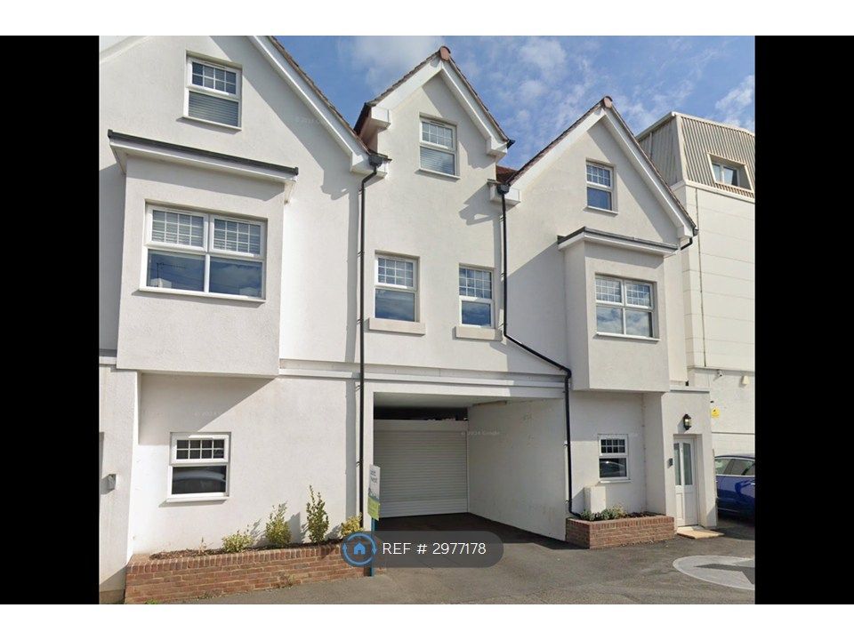 Property photo 1 of 8 69 Lower Road Kenley