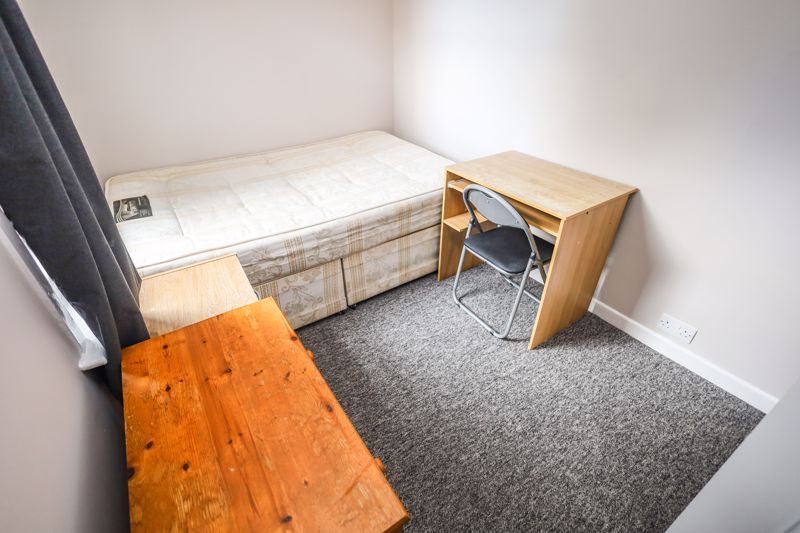 Additional image 13 of 6 bed detached house to rentOsborne Road, Winton BH9