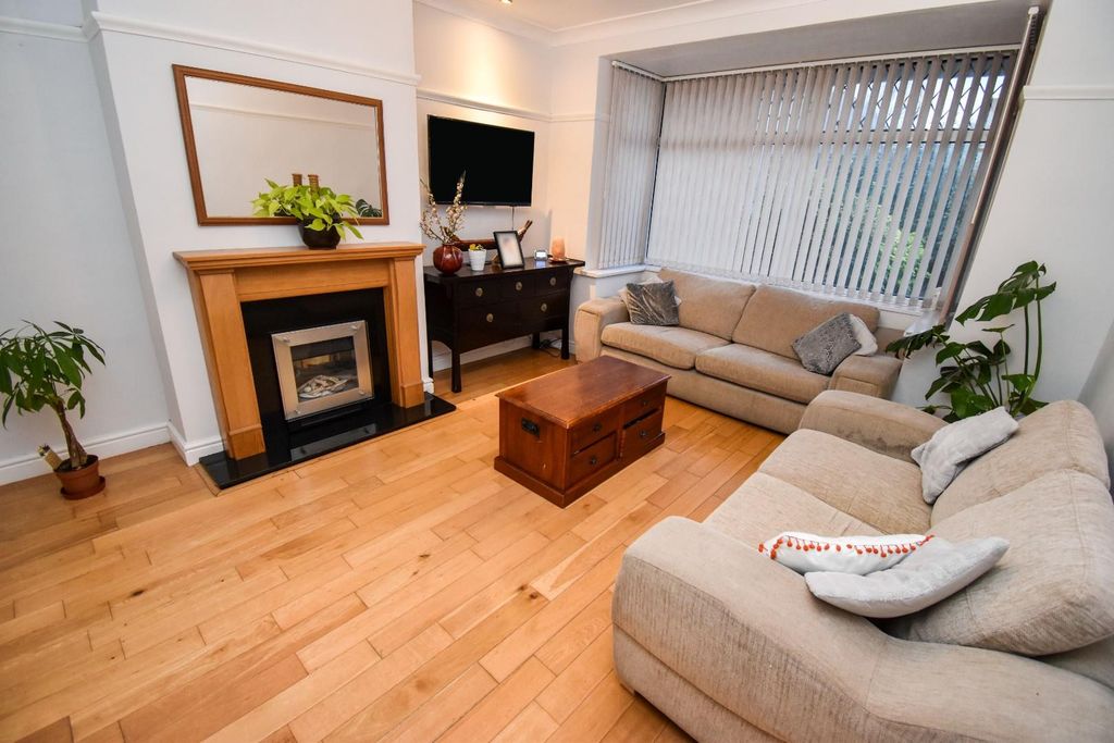 Property photo 2 of 7 Living Room