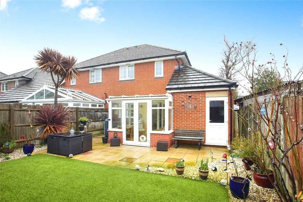 Property photo 2 of 19 Garden