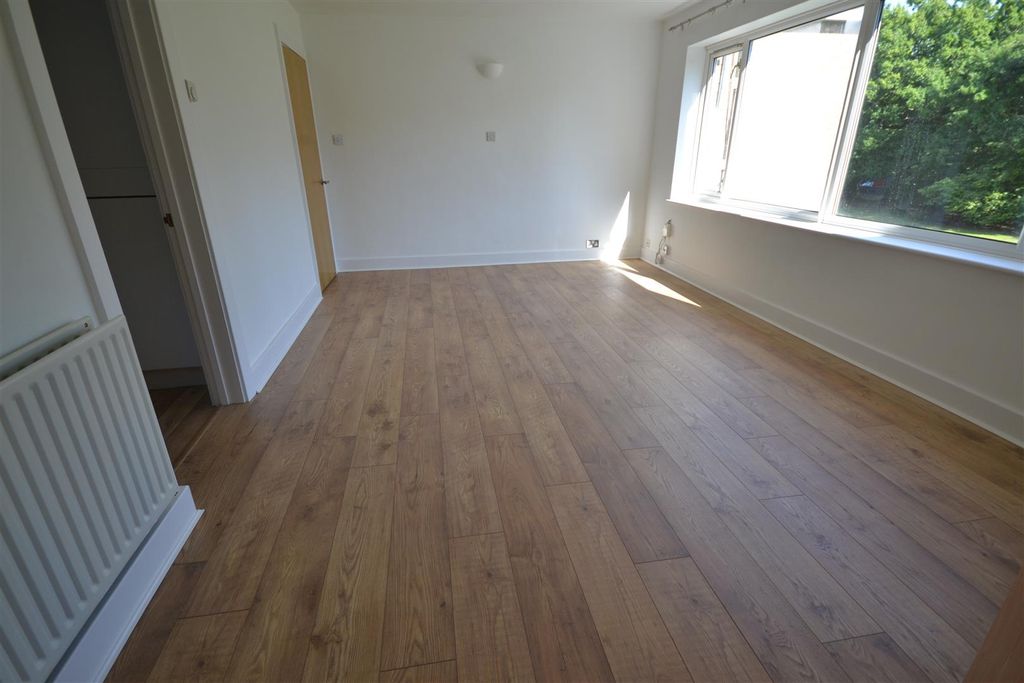 Property photo 3 of 10 76 Sycamore Rd - Living Room 1.Jpg