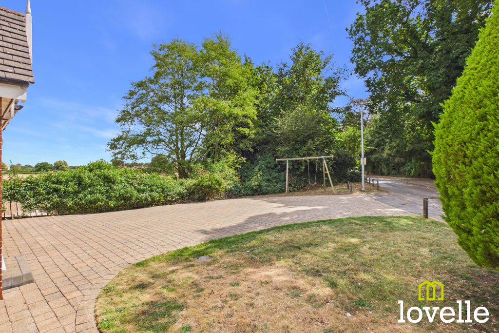 Property photo 2 of 34