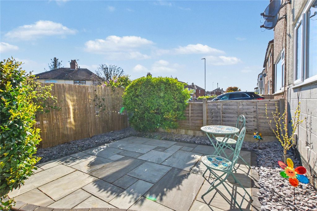 Property photo 2 of 28 Picture No. 08