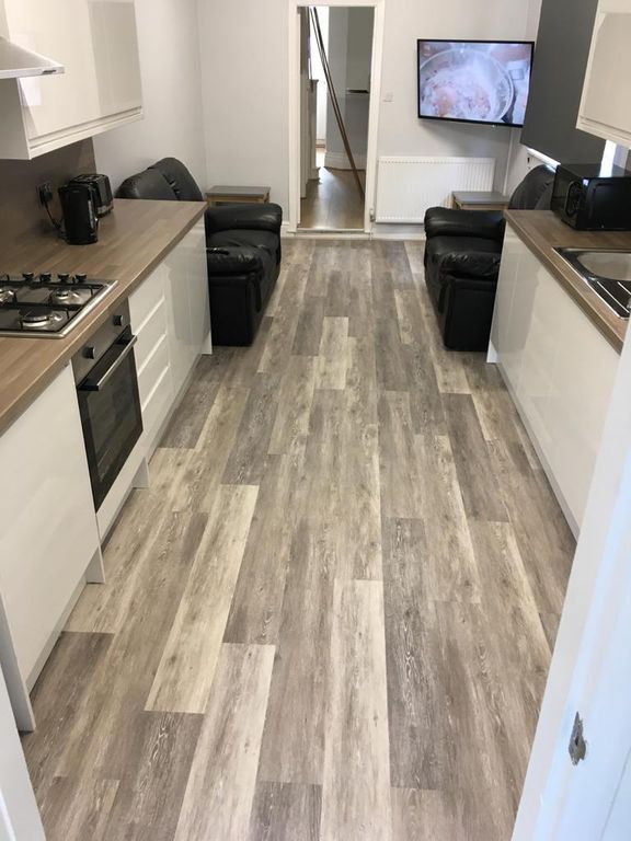 Property photo 2 of 15 40) 14 Cranbrook Avenue Kitchen 17.09.2020.Jpg