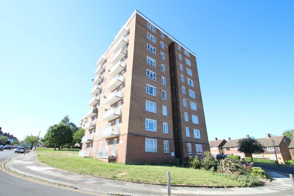 Property photo 1 of 6 Strongbow Crescent Eltham