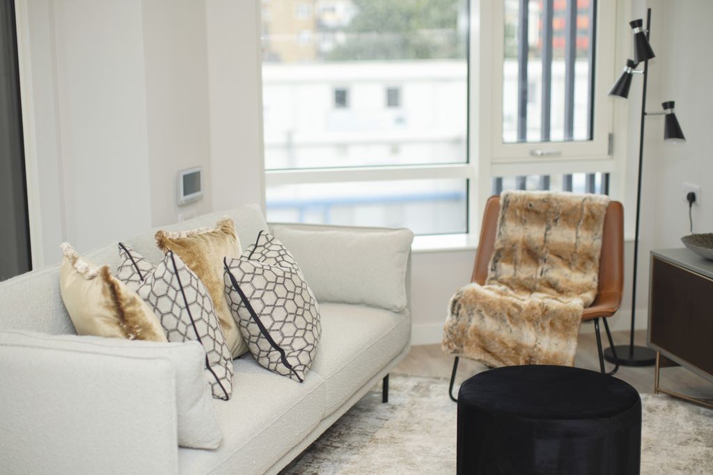 Property photo 2 of 24