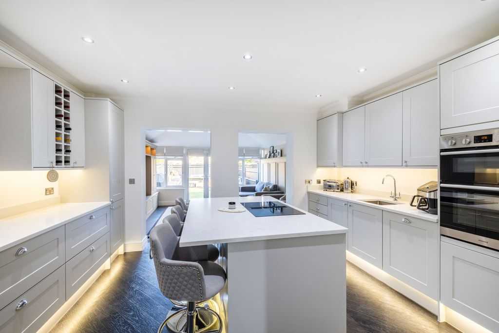 Property photo 2 of 24