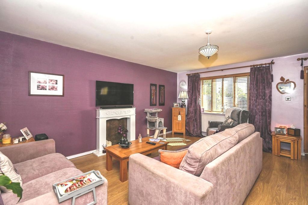 Property photo 2 of 20 Living Room