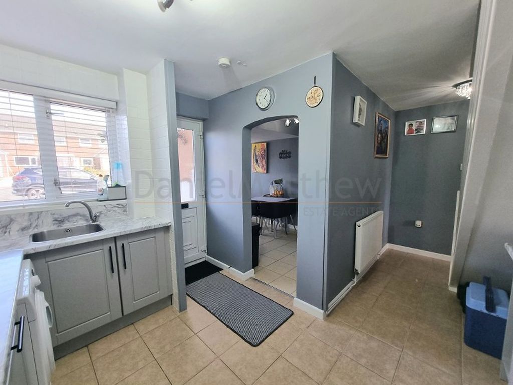 Property photo 3 of 22 Kitchen