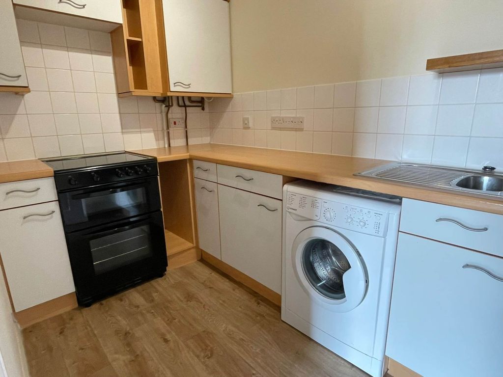 Property photo 3 of 6