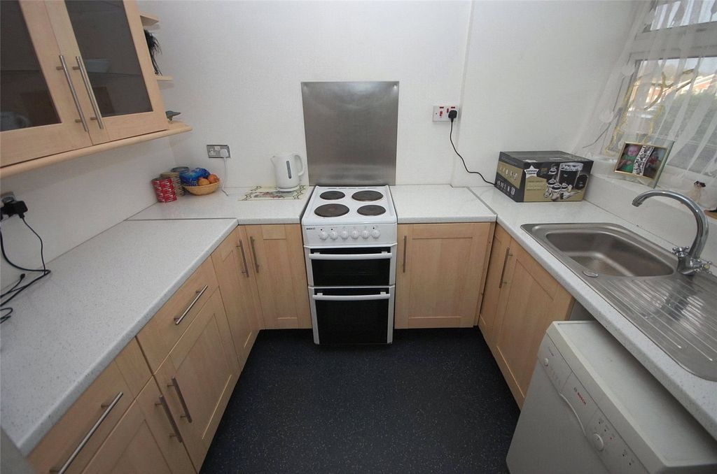 Property photo 3 of 8 Kitchen