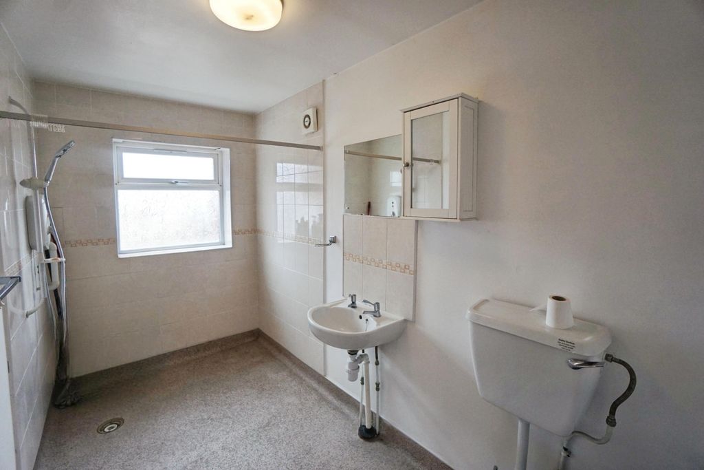 Property photo 3 of 14 Wet Room