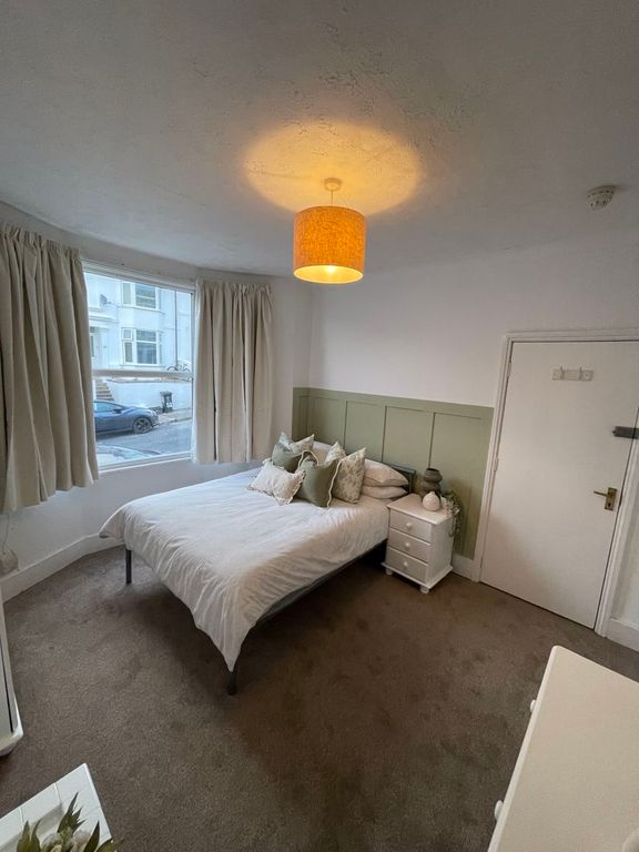 Property photo 1 of 9 Photo 8