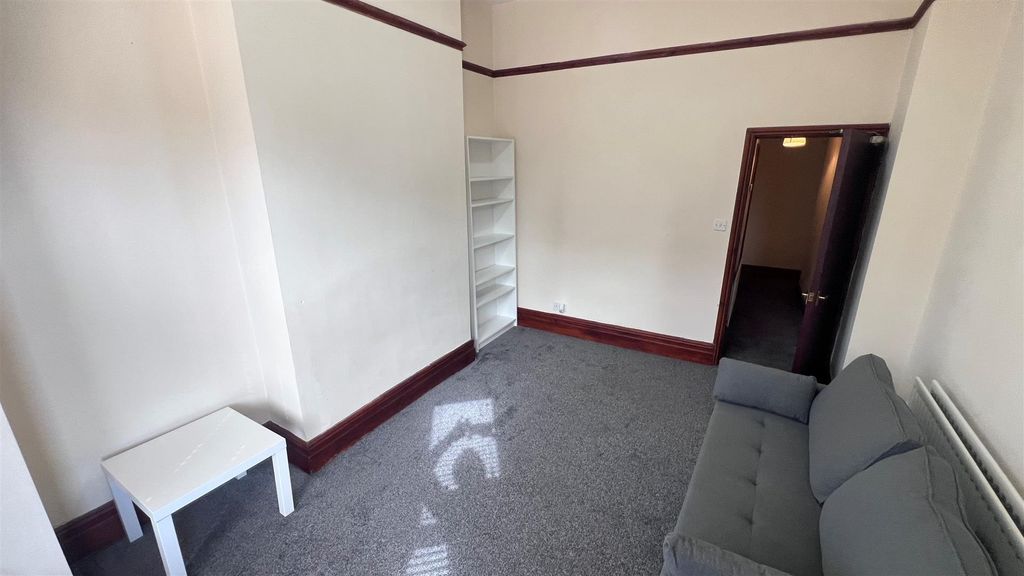 Property photo 2 of 8 5.Jpg