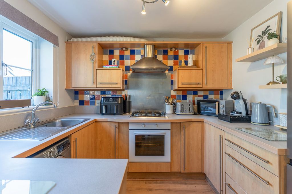 Property photo 2 of 25