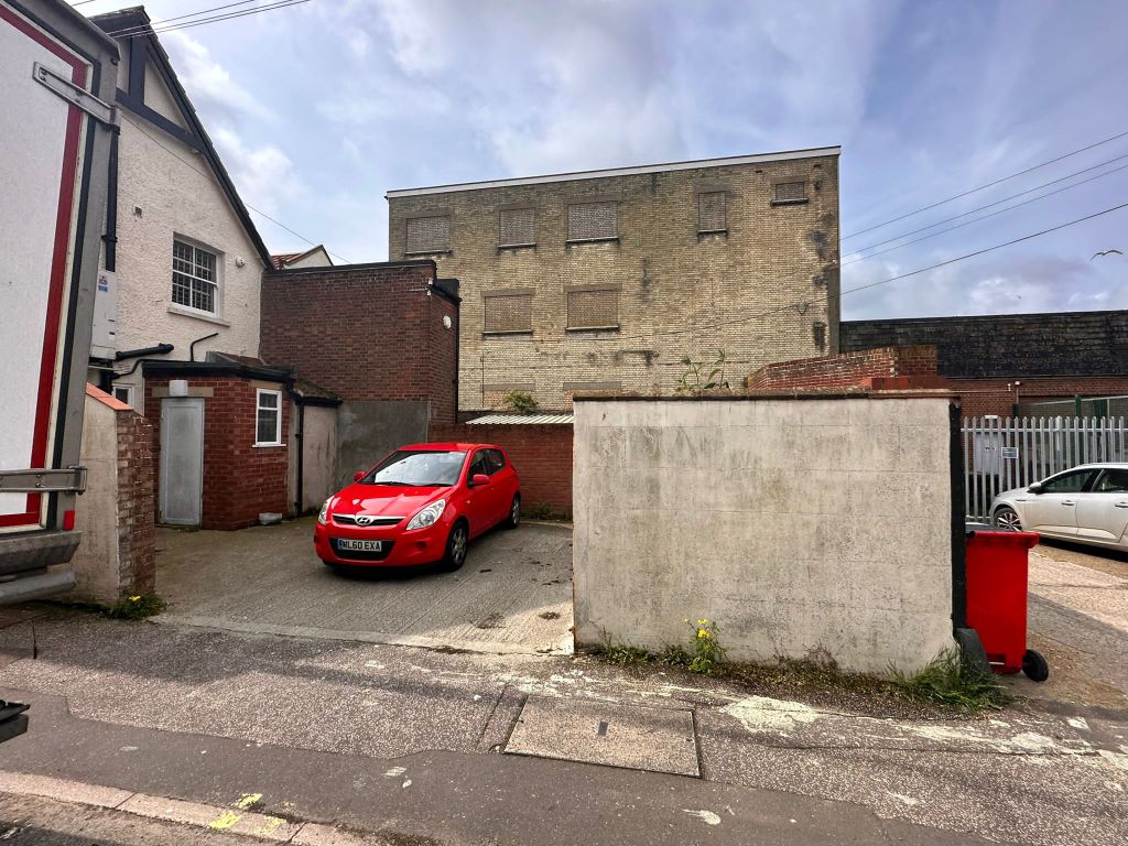 Property photo 2 of 6