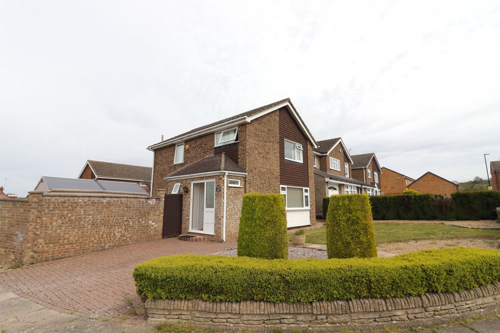 Property photo 1 of 24 Turnpike Road, Luton, Lu3 3Rb