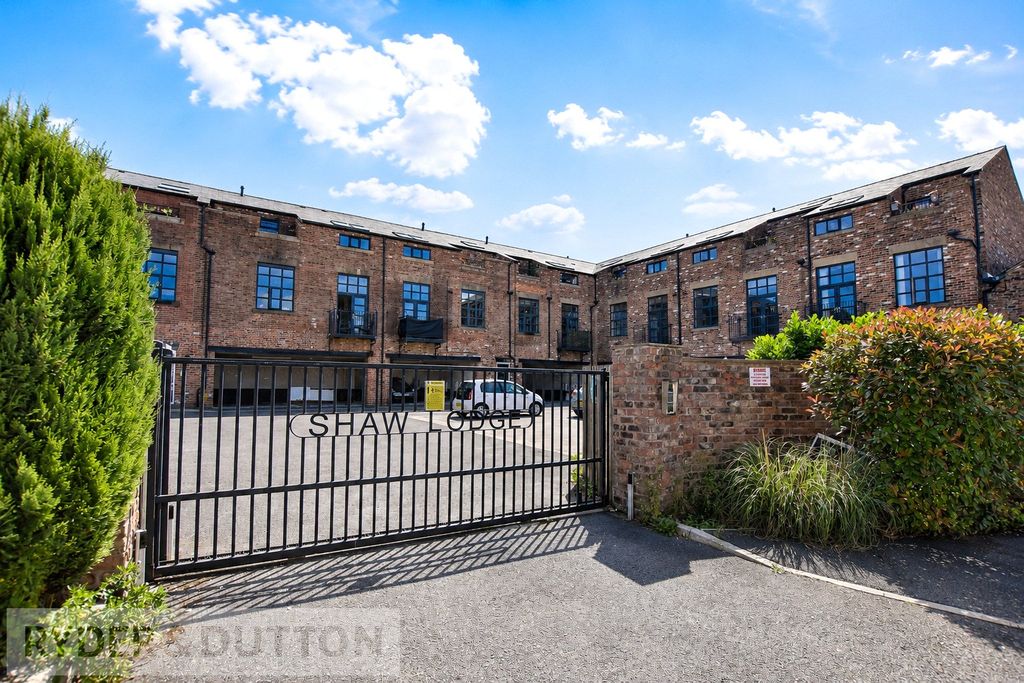 Property photo 1 of 11 Gated Access