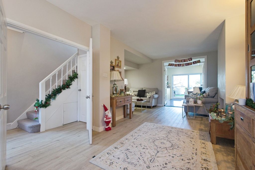 Property photo 2 of 26 Pbox-Img.Jpg