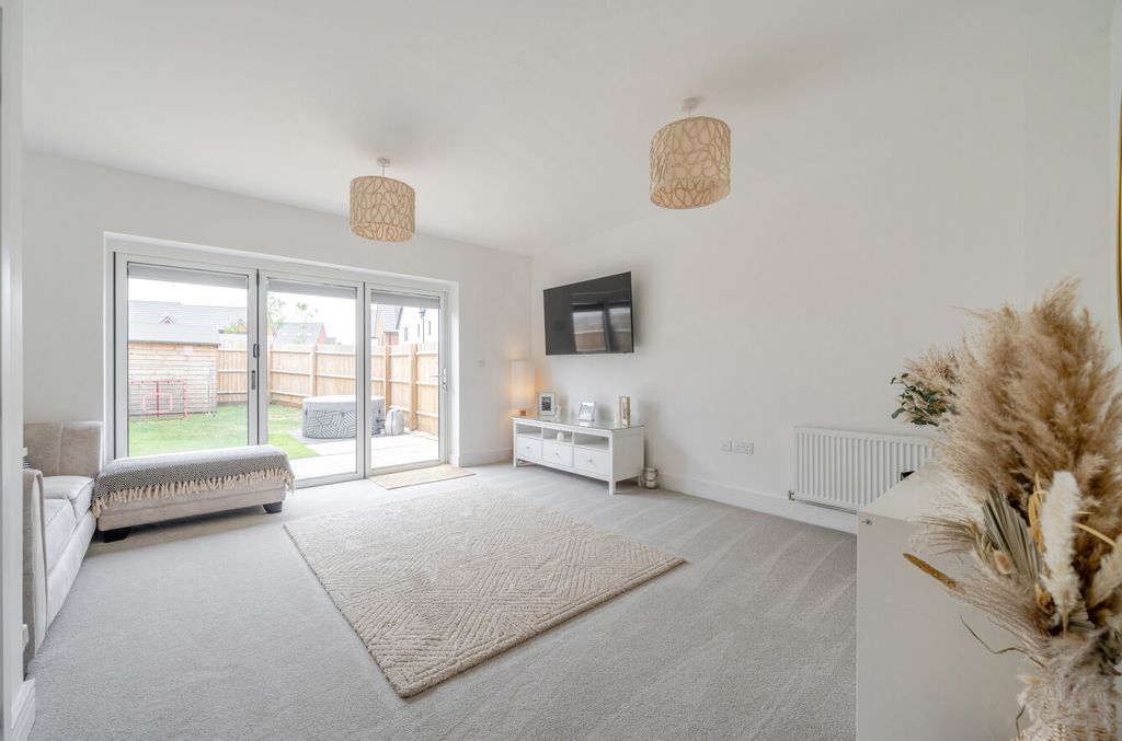 Property photo 2 of 14 1316356-8-685d26c...