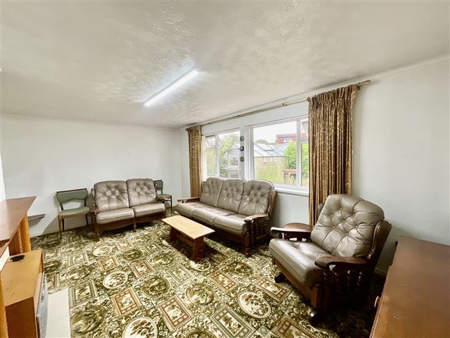 Property photo 3 of 21 Lounge