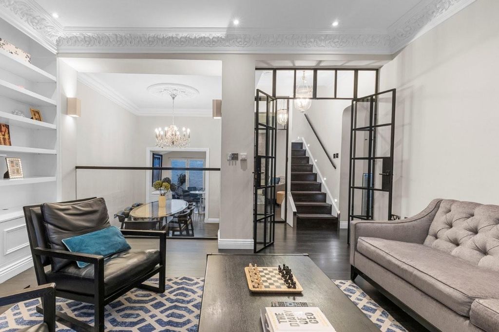 Property photo 1 of 31