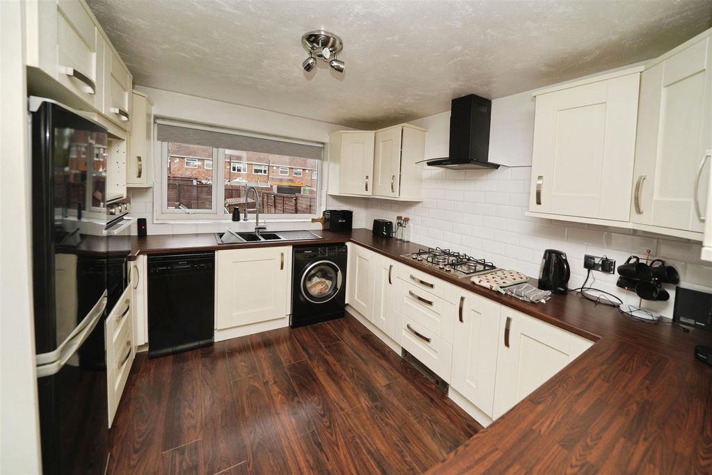 Property photo 1 of 15 Kitchen