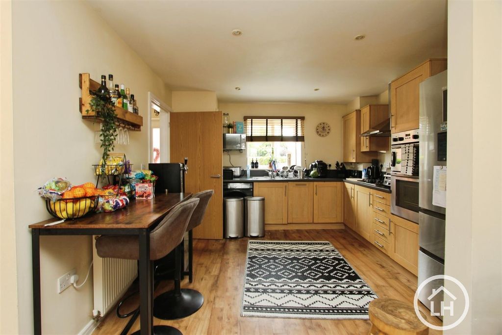 Property photo 3 of 15 Kitchen