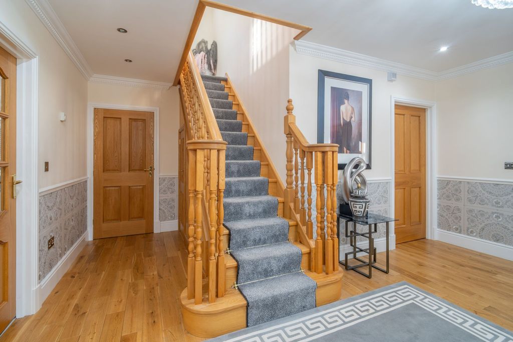 Property photo 3 of 47