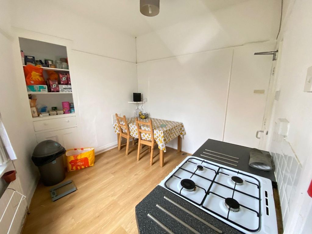 Property photo 3 of 7 Living.Jpg
