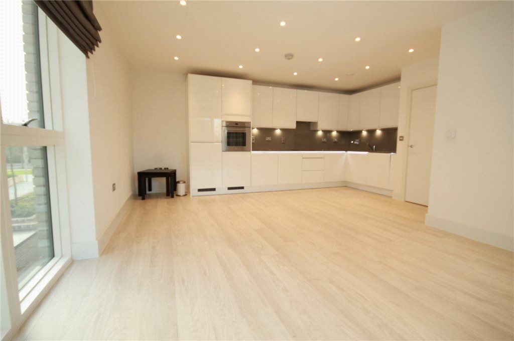 Property photo 3 of 10 Kitchen/Reception