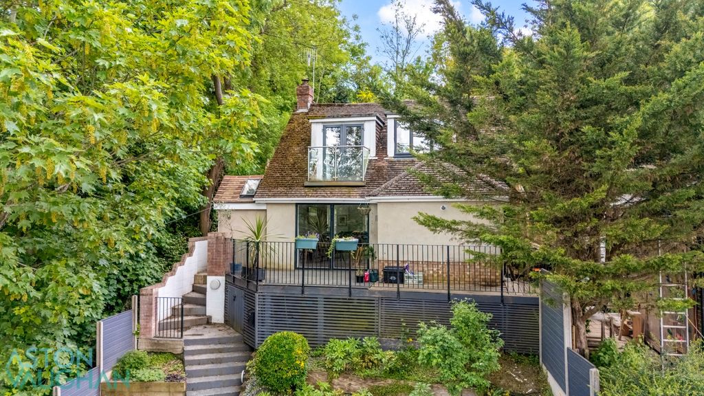 Property photo 1 of 32 5162580