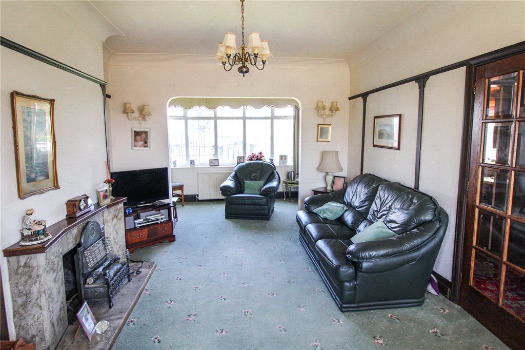 Property photo 3 of 18 Living Room