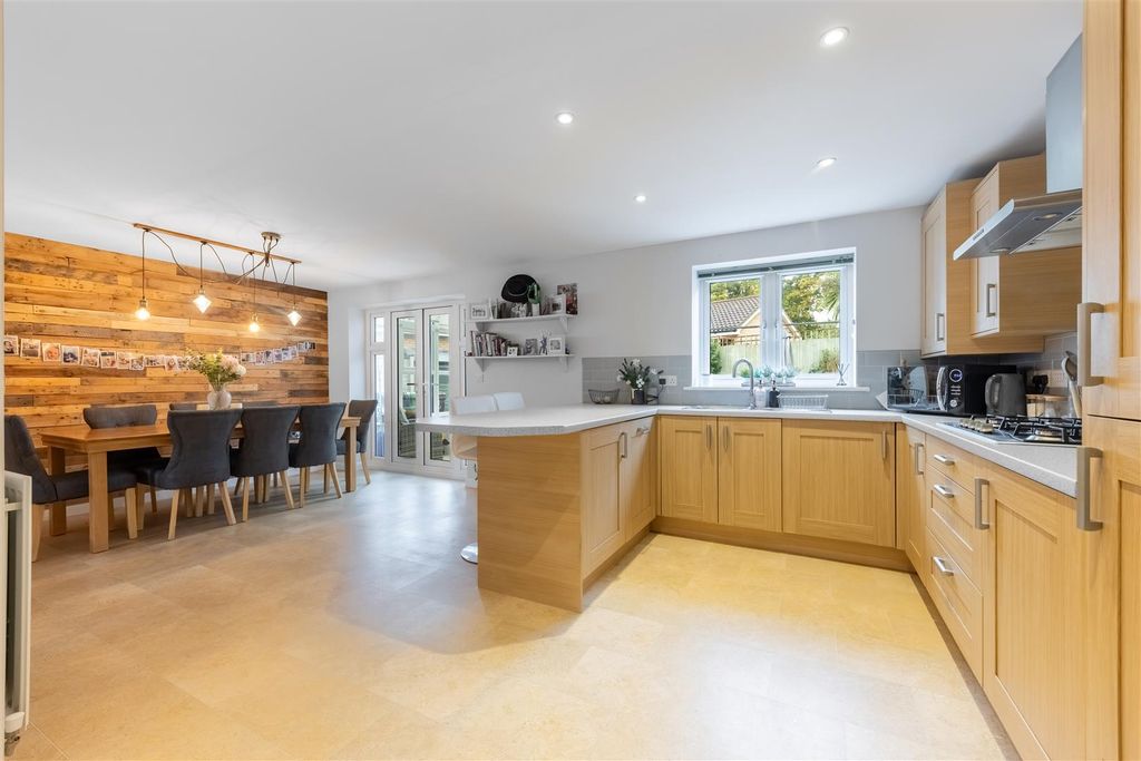 Property photo 2 of 18 Kitchen Diner