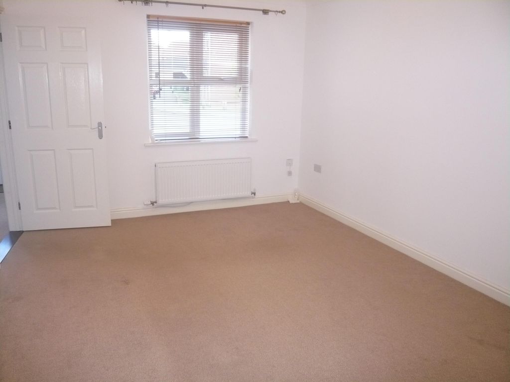 Property photo 2 of 5 Living Room