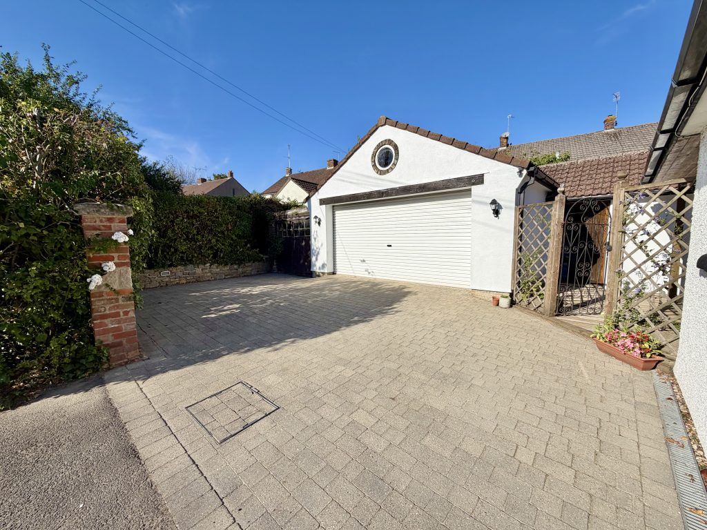 Property photo 2 of 33
