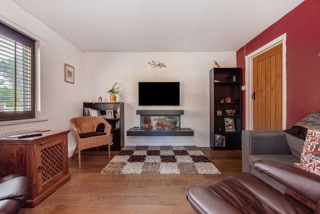 Property photo 2 of 23